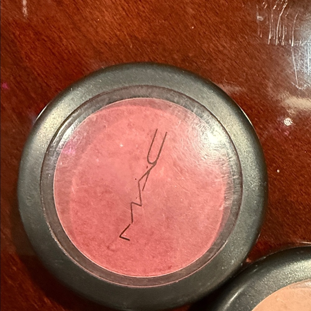 4 MAC Cosmetics Eyeshadow and Blush Set - Pink, Blue, Purple, Brown - Picture 5 of 6